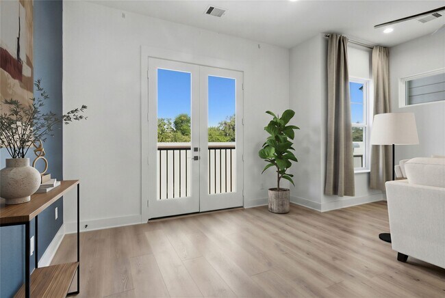 Building Photo - 2806 Versailles Oak Ln