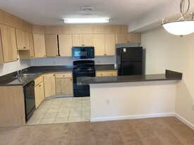 Building Photo - 10 Waterfall Dr