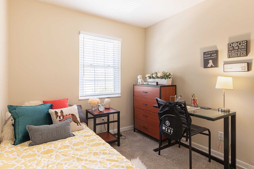 3br-15ba---1046sf bedroom 2 - Oxford West