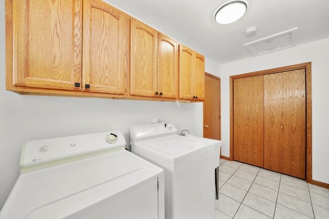 Building Photo - 9016 W 140th St