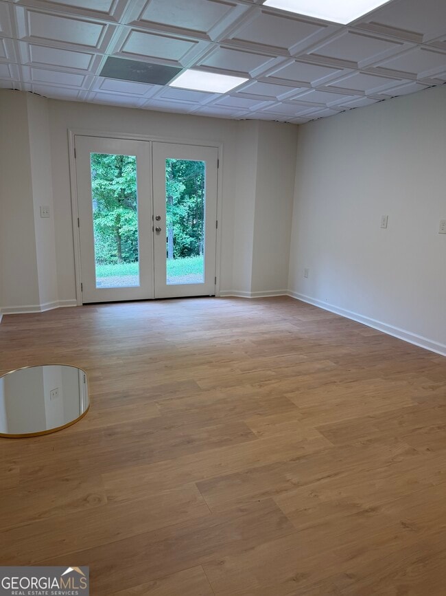Building Photo - 402 Skyline Dr