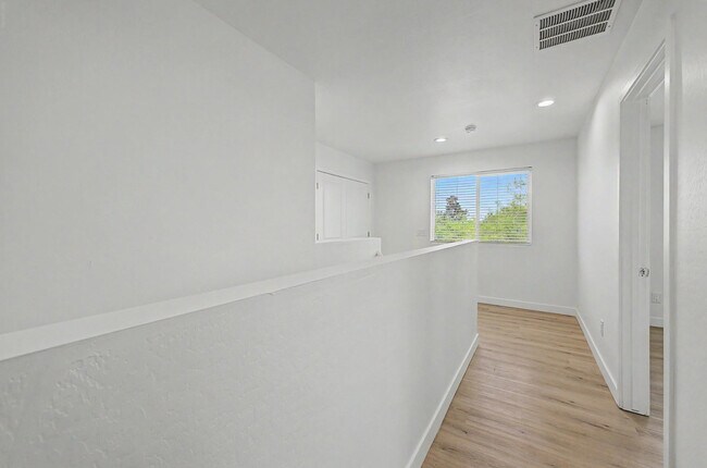Building Photo - 136 W Latona Rd