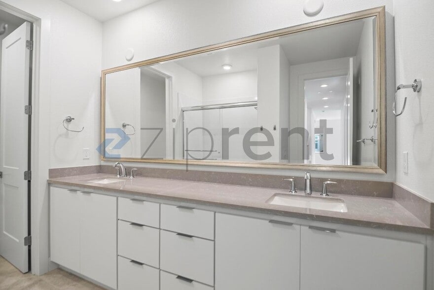 Building Photo - 1107 Lorenzini Lp