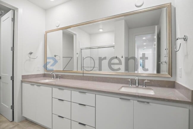 Building Photo - 1107 Lorenzini Lp