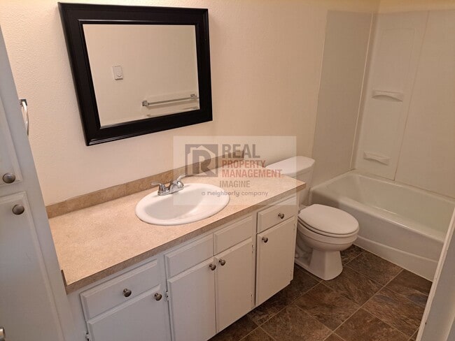 Building Photo - Check Out This Wonderful 2 bedroom, 2 bath...