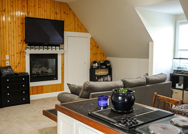 Building Photo - 4 Matisse Dr