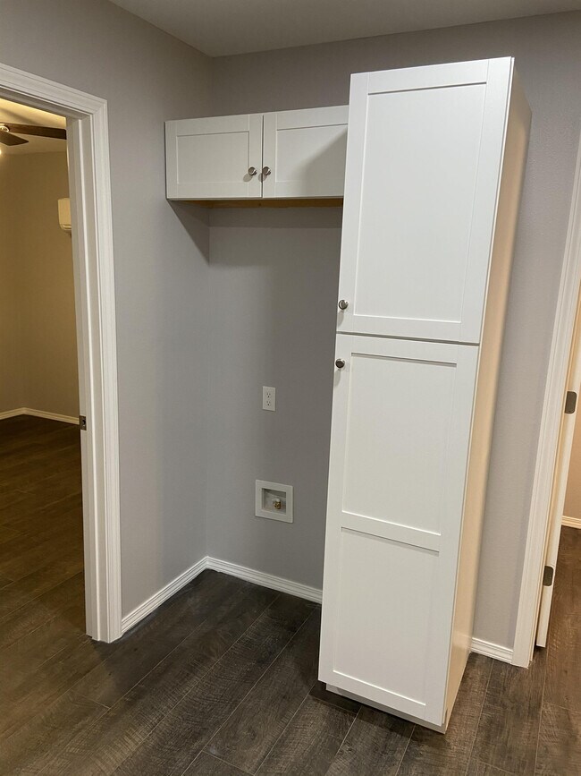 Building Photo - 507 W Broadway St