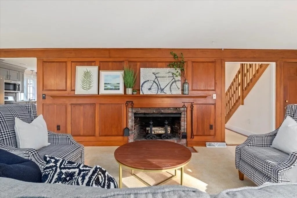 Building Photo - 16 King Philip Trl