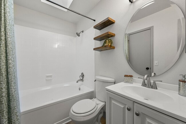 Building Photo - 330 Putnam Dr