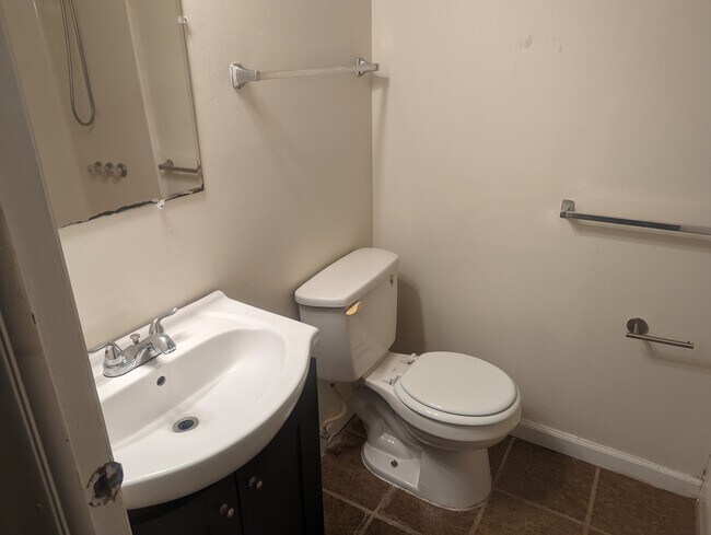 Building Photo - 3312 York Dr