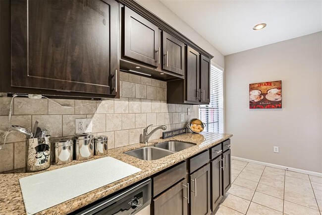 Building Photo - 2255 Braeswood Park Dr