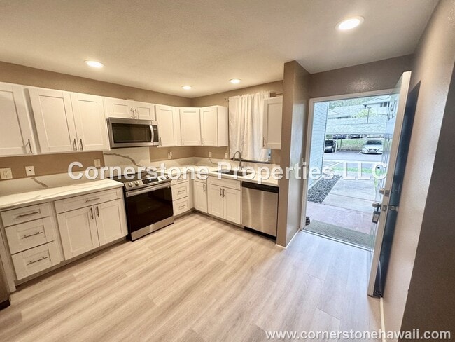 Primary Photo - 95-664-664 Wikao St