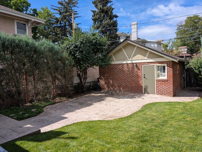 Building Photo - Beautiful 3 Bedroom House right across from City Park