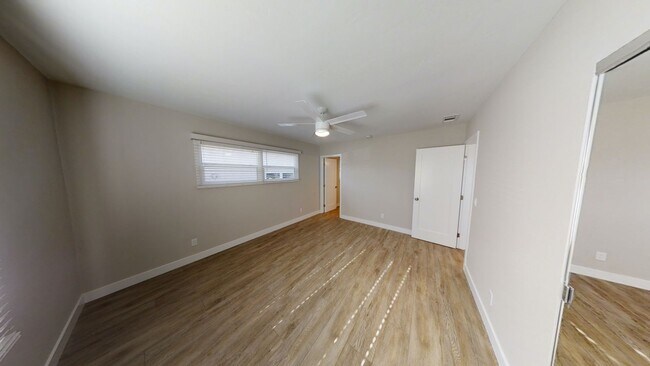 Building Photo - Big Bedrooms,  Great Yard!