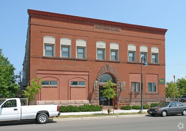 Building Photo - 2231 E 5th St