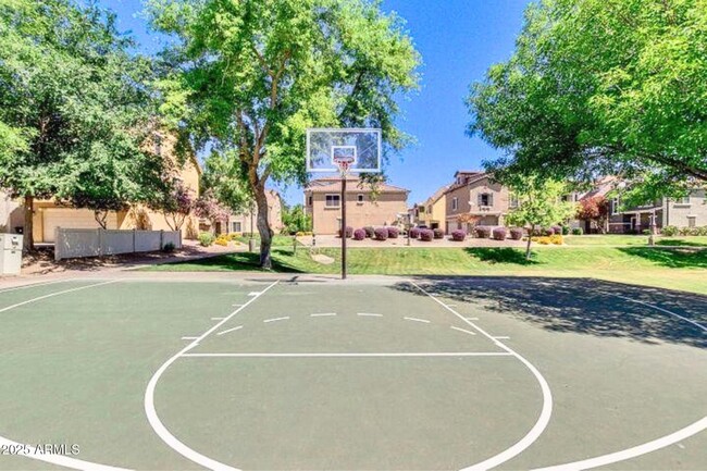 Building Photo - 1345 S Owl Dr