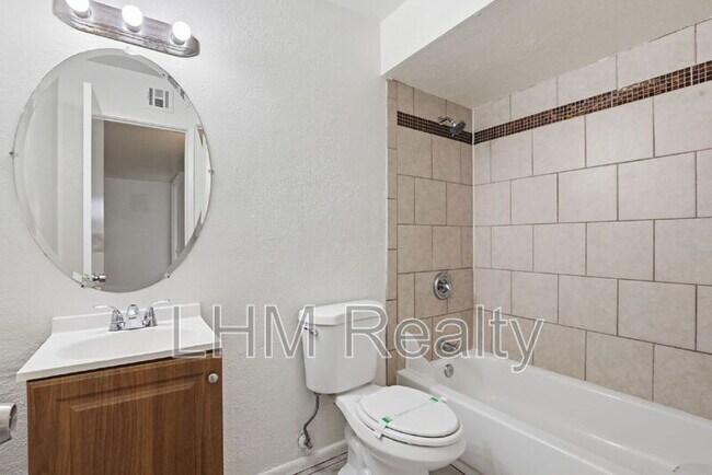 Building Photo - 5321 W Lewis Ave