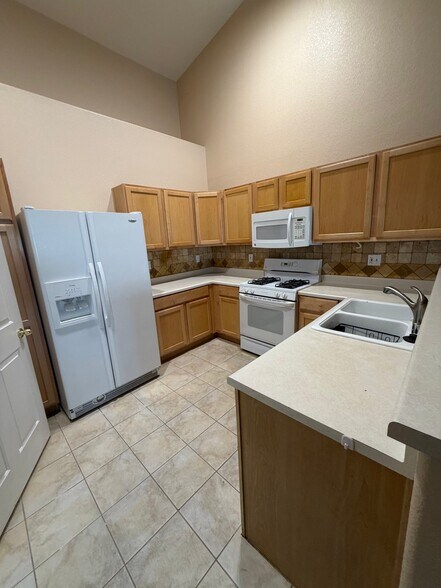 Building Photo - 2152 Jade Creek St