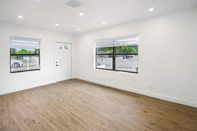 Building Photo - 800 NW 101st St