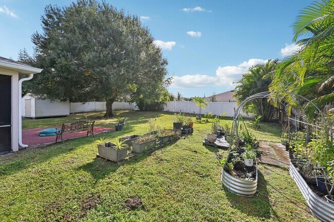 Building Photo - 5920 NW Wolverine Rd