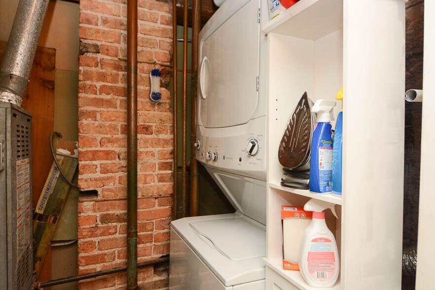 Building Photo - 1726 W Erie St