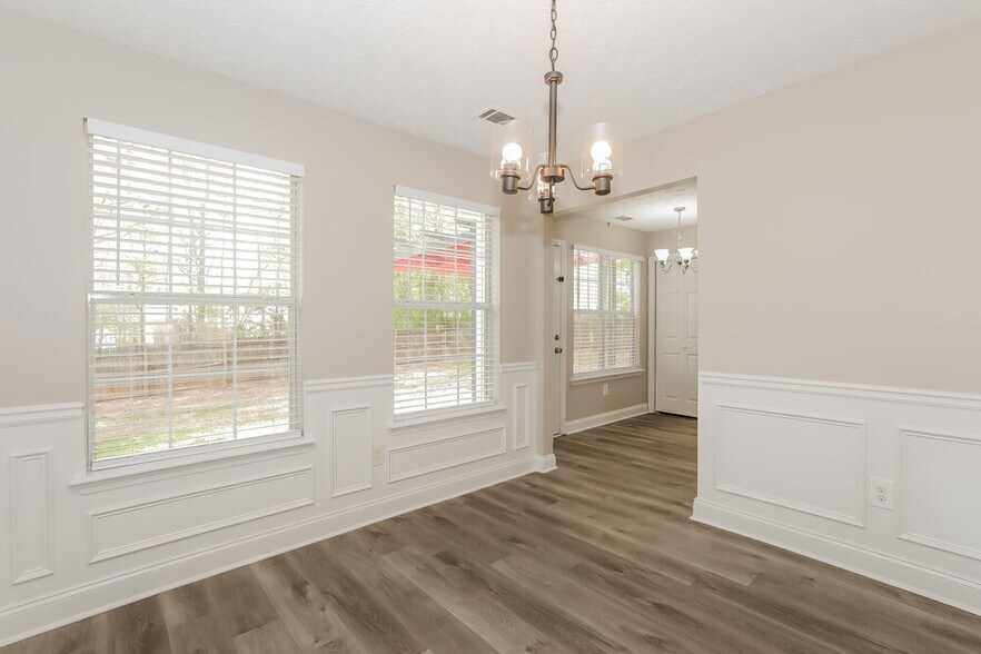 Building Photo - 459 Clearwater Way