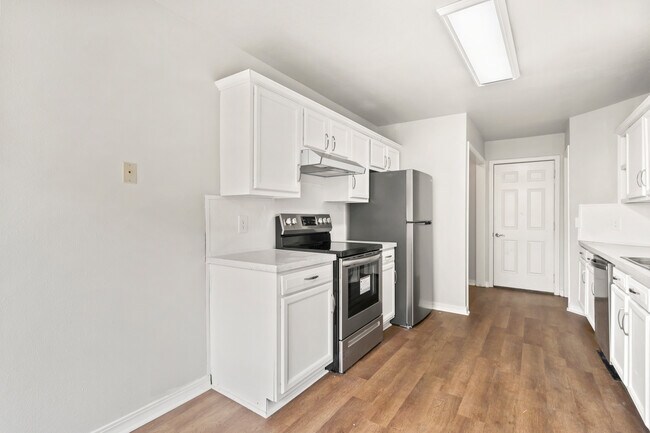Building Photo - 2910 Dawn Ct