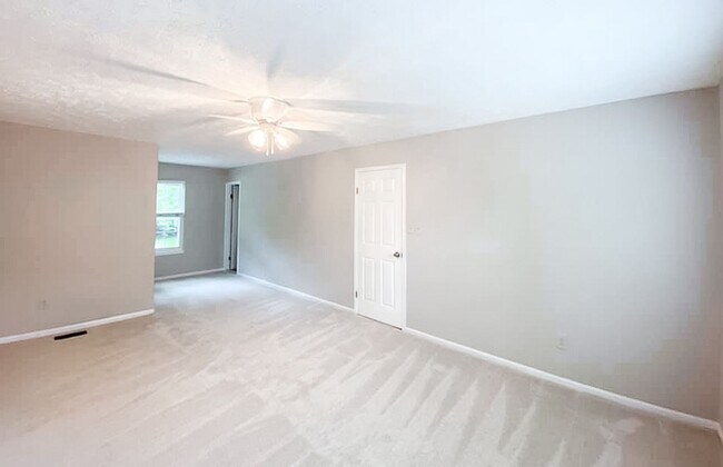 Building Photo - Fantastic 4 Bedroom 3.5 Bathroom Colonial ...