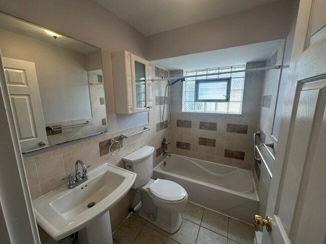 Building Photo - 6801 W Montrose Ave