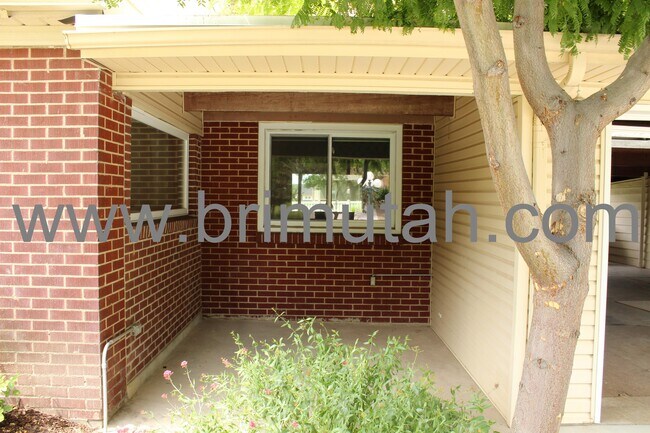 Building Photo - 4192 S Holloway Dr