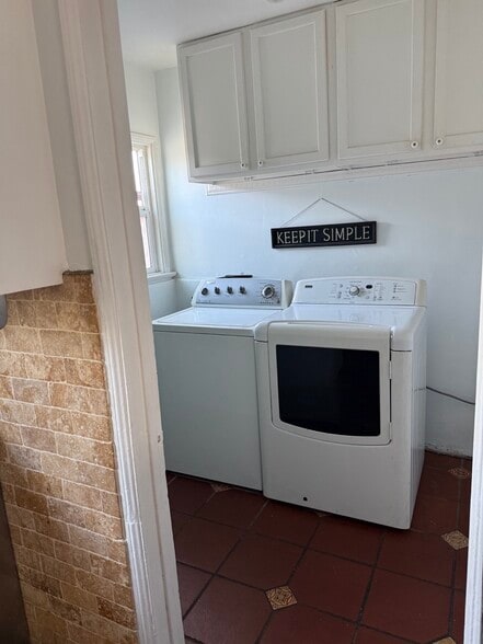 Building Photo - 3720 Ruthelen St