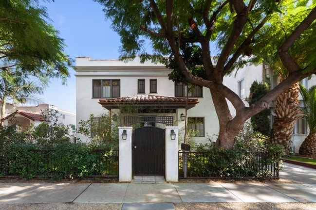 Front of Building - 1120 Poinsettia Dr