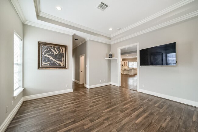 Building Photo - 9660 Fairdale Ln