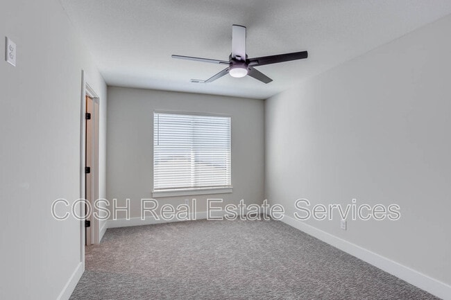 Building Photo - 8423 W 37th Ct N