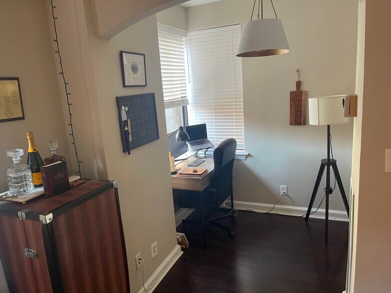 Office/Eat-in Nook - 2515 K St NW