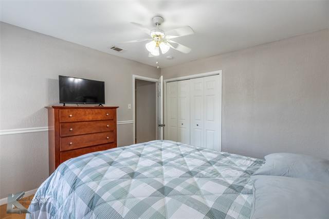 Building Photo - 833 Westview Dr