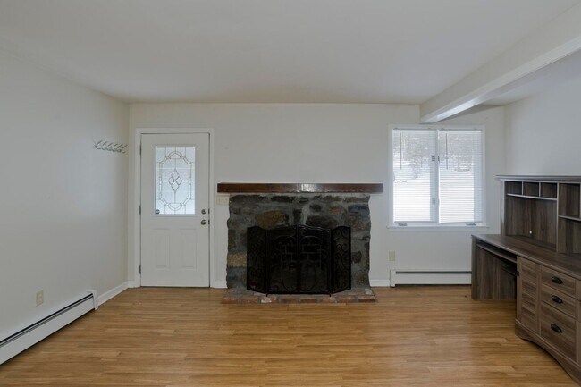 Building Photo - 159 N Monson Rd