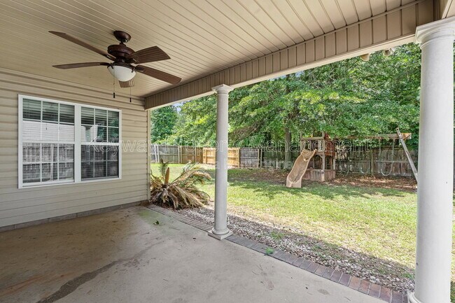Building Photo - 633 Ventana Dr