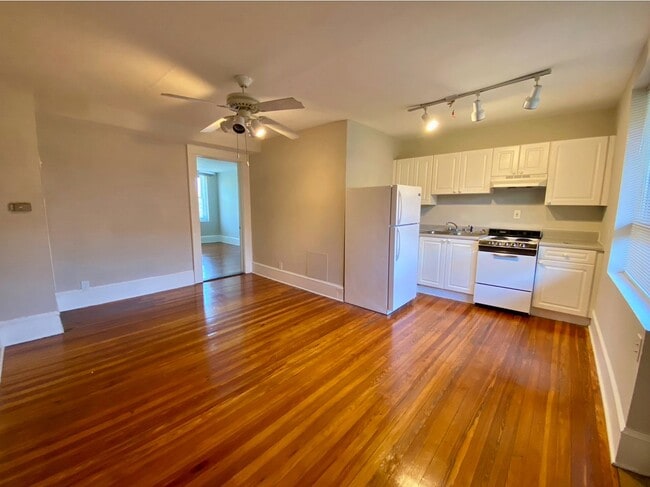 Building Photo - Quaint & Unique One Bedroom Apartment in Poncey-Highland