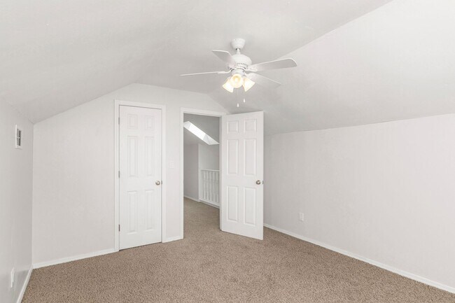 Building Photo - NO JUNE RENT!!!!!! 300 off July Rent...tou...