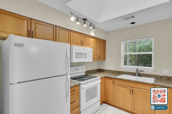 Building Photo - Updated Home in The Gatherings: A Hilton H...
