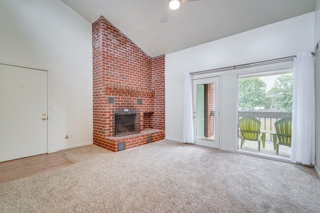 Building Photo - 1116 Blue Ridge Dr