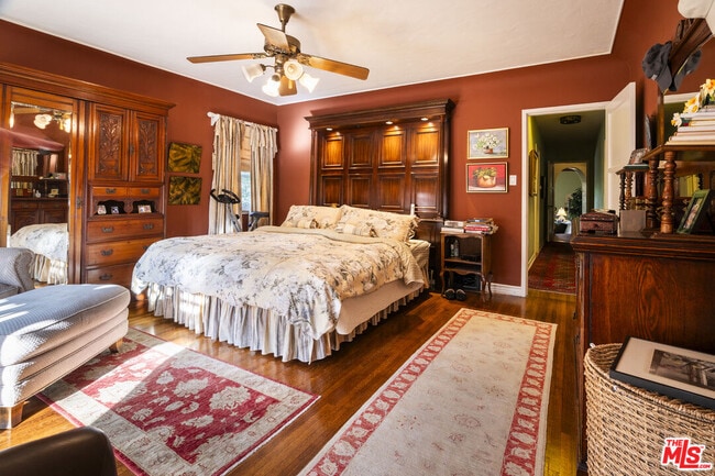 Building Photo - 2005 Holmby Ave