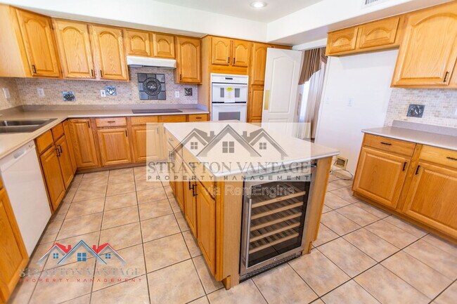 Building Photo - 960 E Constitution Dr