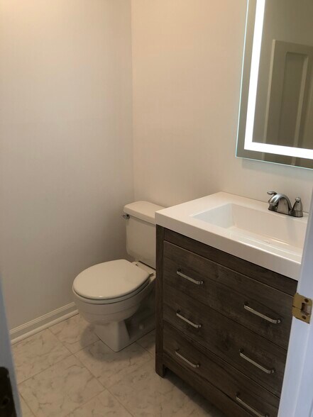 Building Photo - 3701 Cotswold Ter