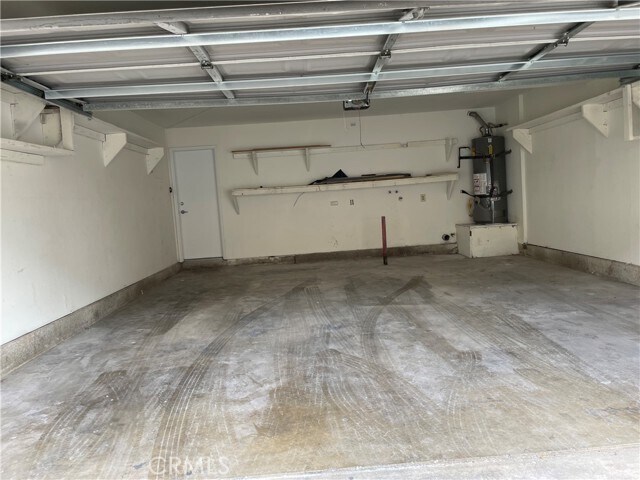 Building Photo - 326 W 9th St