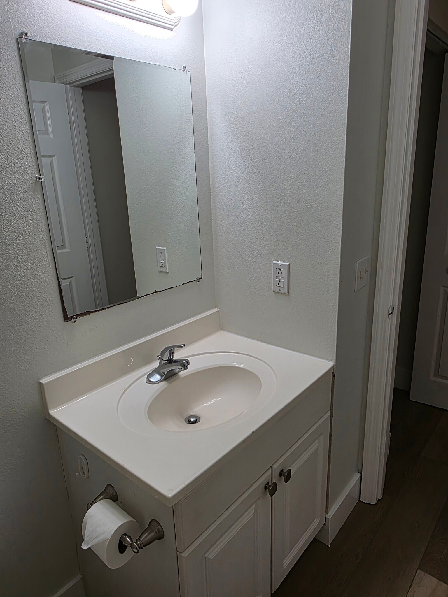 Building Photo - 512 13th Pl