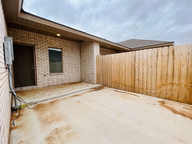 Building Photo - 3/2/2 Duplex in Northwest Lubbock