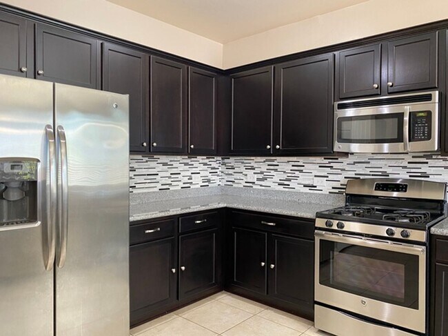 Building Photo - Spacious Tangerine Crossing - Corner Lot