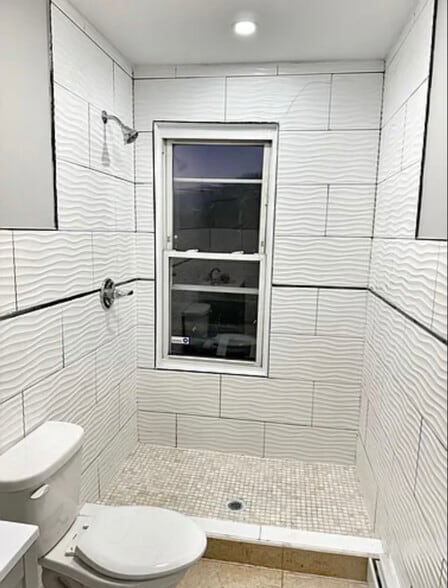 Building Photo - 643 Elizabeth St